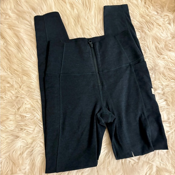 Vuori Pants - Vuori Granite Zip Front High-Waisted Leggings Beryl Heather size XS